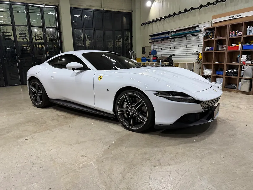 Ferrari Romaのカーラッピング事例 施工写真 1-2