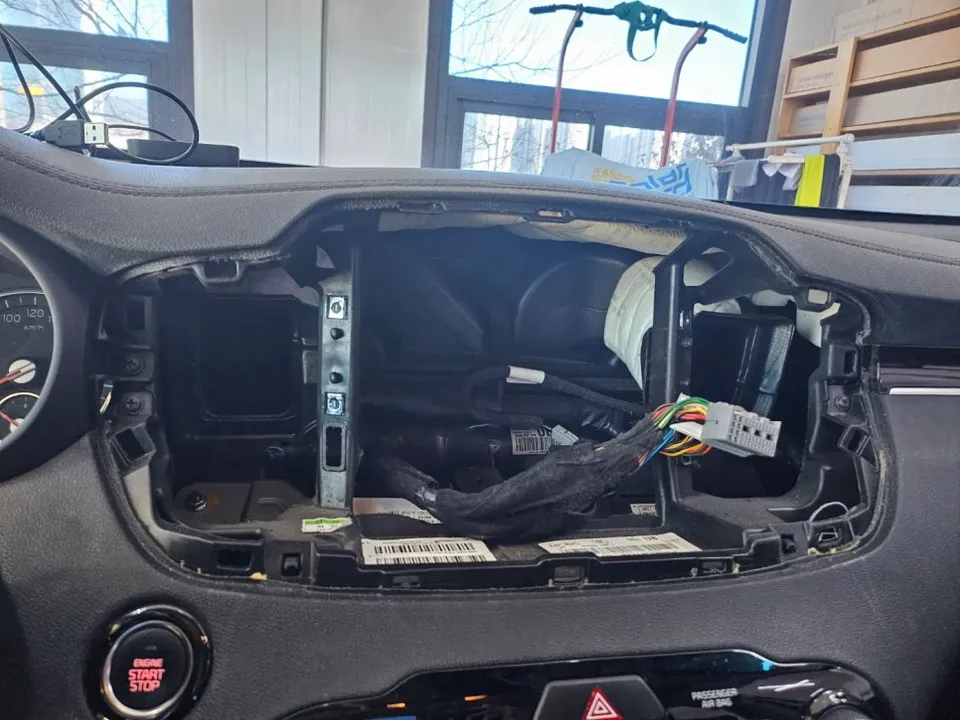 Kia Sorento MQ4のAndroid Auto・CarPlay取付事例 施工写真 2-2