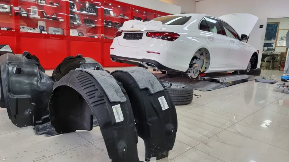Mercedes-Benz E-Class car audio - Mercedes-Benz E-Class Car Audio Upgrade Review photo 4