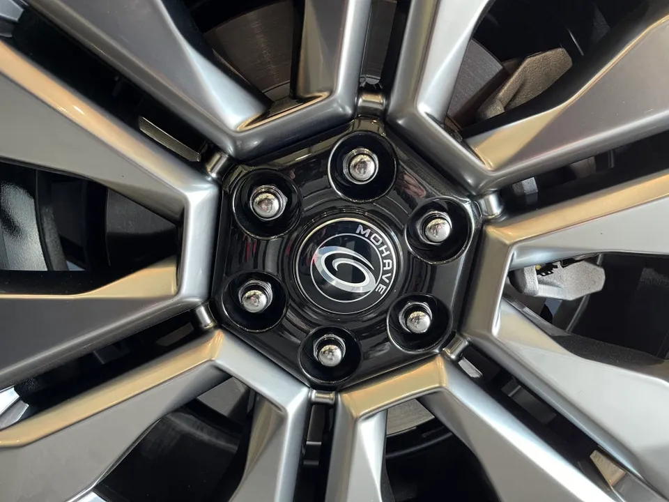 Kia Mohaveのホイールリペア・塗装事例 施工写真 4-1