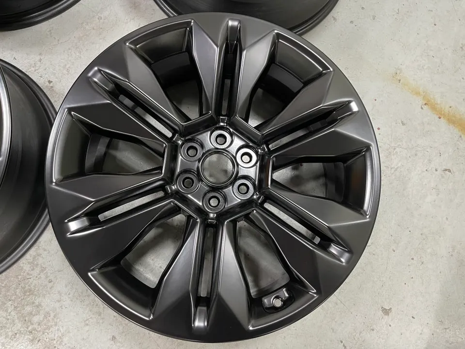 Kia Mohaveのホイールリペア・塗装事例 施工写真 3-2