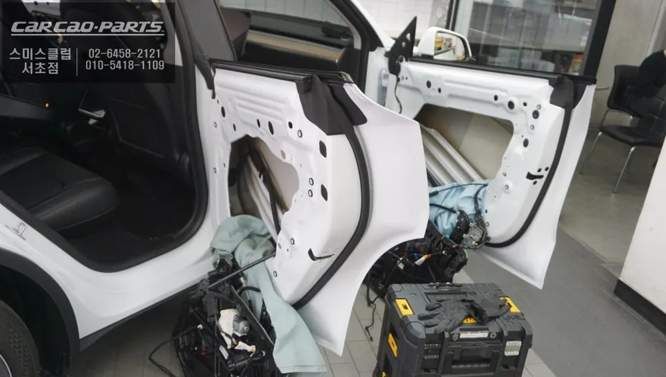 Tesla Model Y oem options - Tesla Model Y OEM Options Review: Ghost Door Closer photo 3