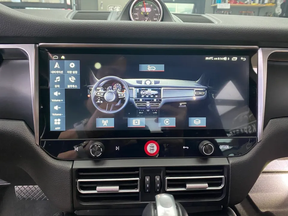 Porsche MacanのAndroid Auto・CarPlay取付事例 施工写真 4