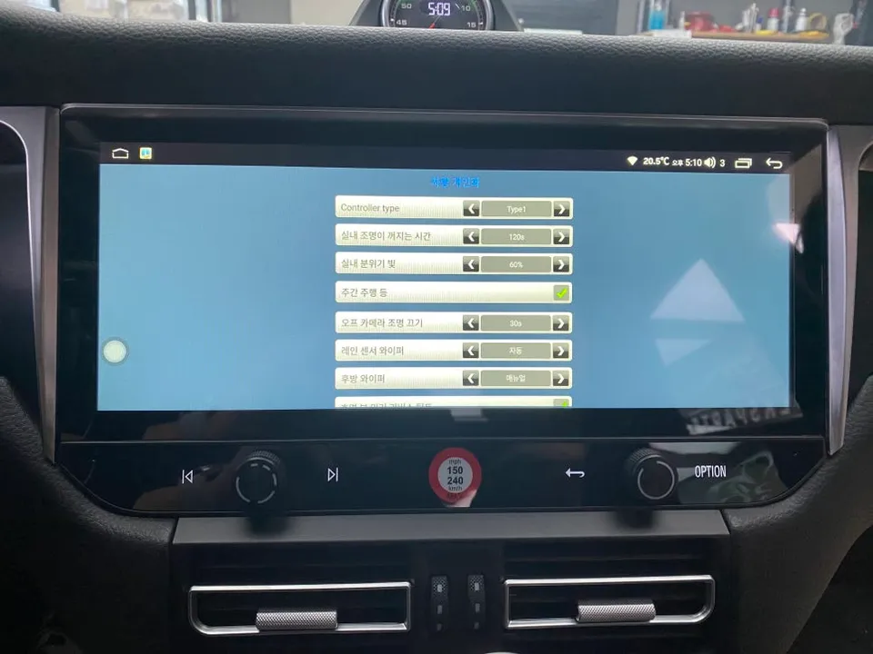 Porsche MacanのAndroid Auto・CarPlay取付事例 施工写真 5