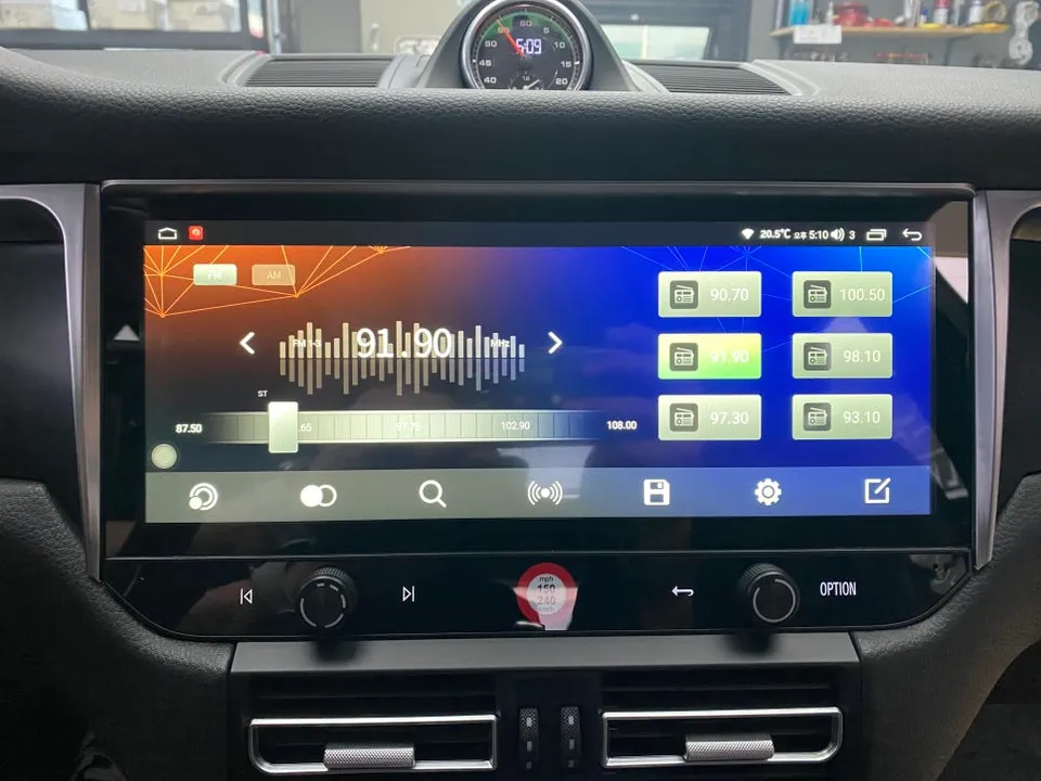 Porsche MacanのAndroid Auto・CarPlay取付事例 施工写真 6