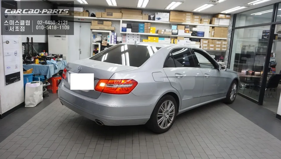 Mercedes-Benz E300のAndroid Auto・CarPlay取付事例 施工写真 1-2