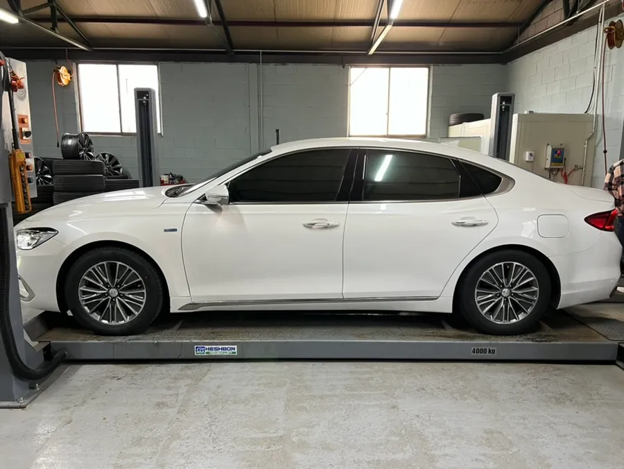 Hyundai Azera Wheel Repair & Painting Review — Glossy Black Finis photo 2