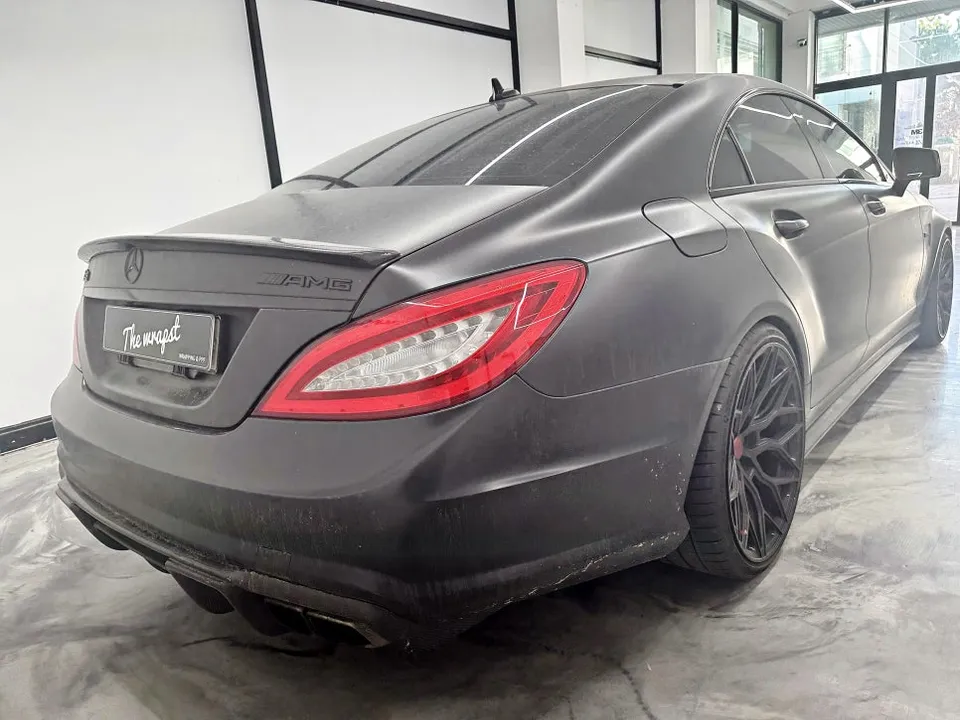 Mercedes-Benz CLS63 AMGのカーラッピング事例|費用目安・仕上がり 施工写真 2-1