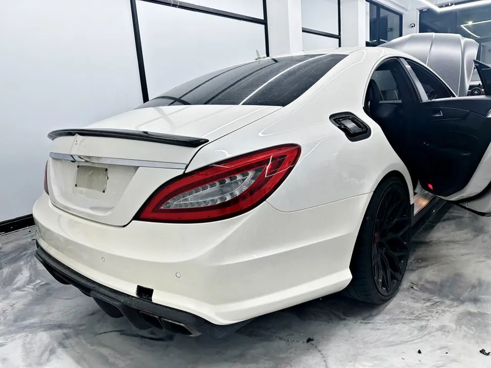 Mercedes-Benz CLS63 AMGのカーラッピング事例|費用目安・仕上がり 施工写真 3-2