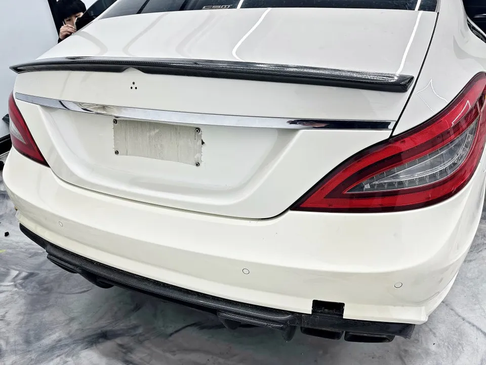 Mercedes-Benz CLS63 AMGのカーラッピング事例|費用目安・仕上がり 施工写真 1-3