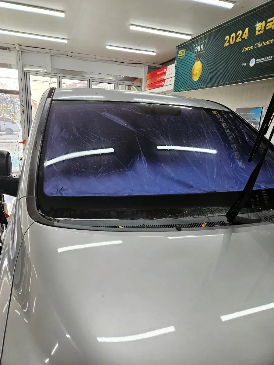 Hyundaiのカーフィルム施工事例 施工写真 4-1