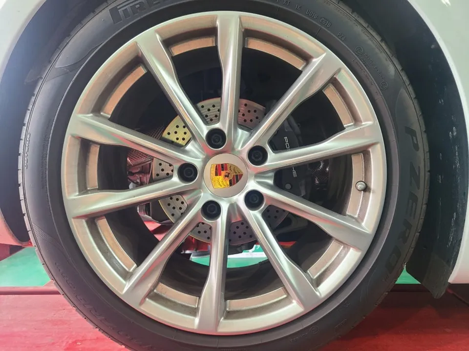 Porsche Boxsterのホイールリペア・塗装事例 施工写真 2-1