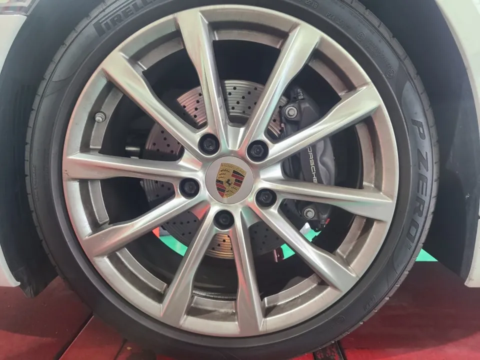 Porsche Boxsterのホイールリペア・塗装事例 施工写真 4-1