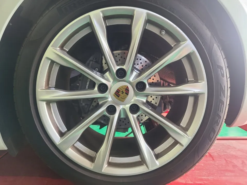 Porsche Boxsterのホイールリペア・塗装事例 施工写真 1-2