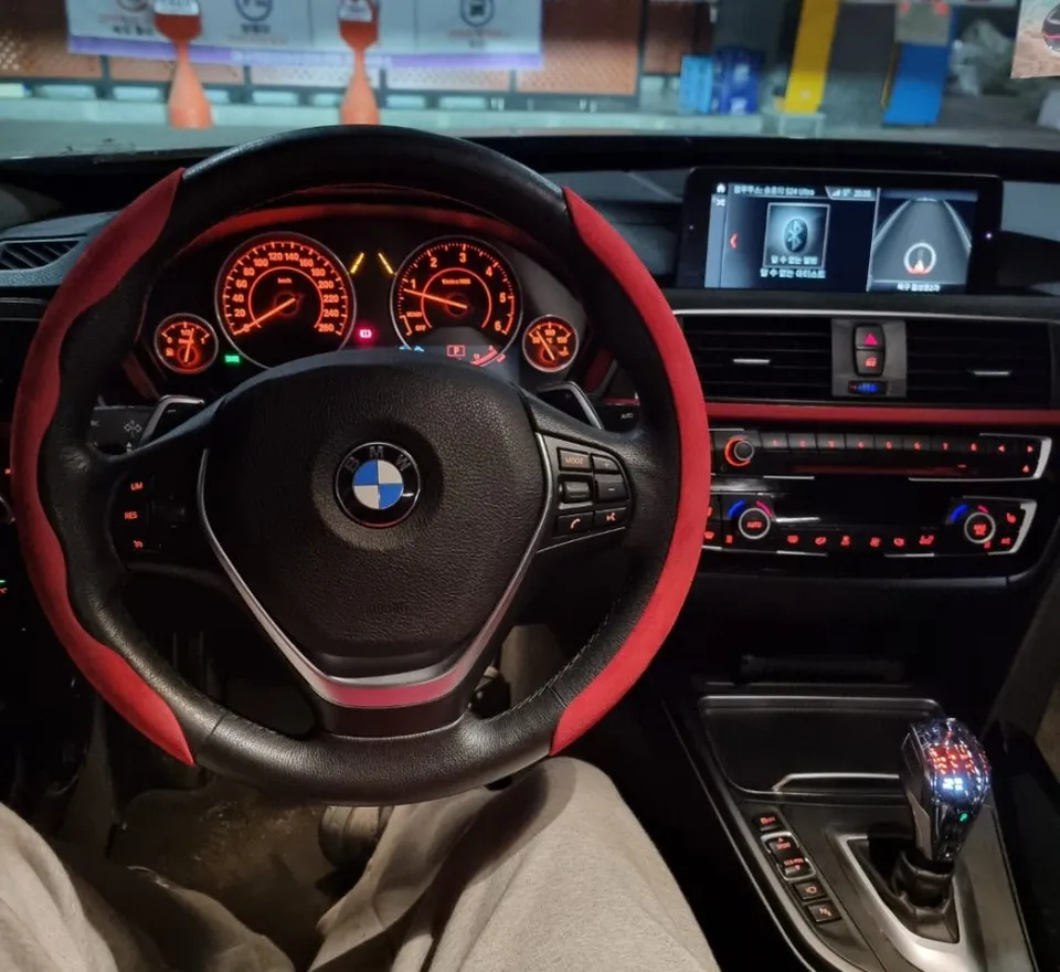 BMW 3 SeriesのAndroid Auto・CarPlay取付事例 施工写真 2