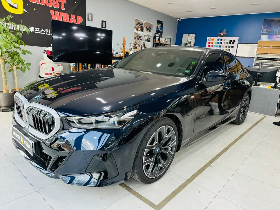 BMW 5 Series vinyl wrap - BMW 5 Series Vinyl Wrap Review — Cost & Results photo 3