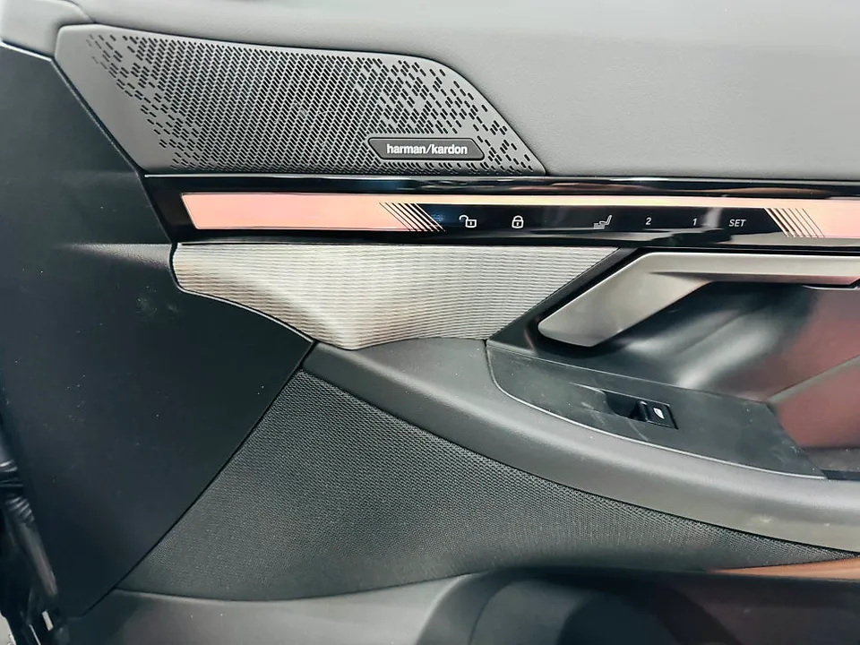 BMW 5 Series vinyl wrap - BMW 5 Series Vinyl Wrap Review — Cost & Results photo 4