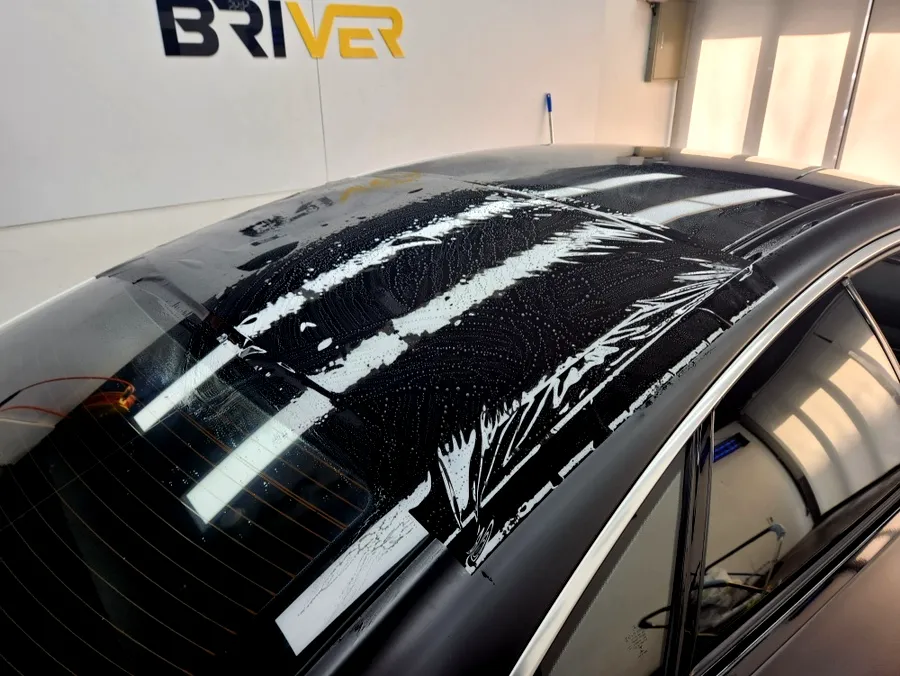 Mercedes-Benz Eクラスのカーラッピング事例:サテンブラック 施工写真 3-3