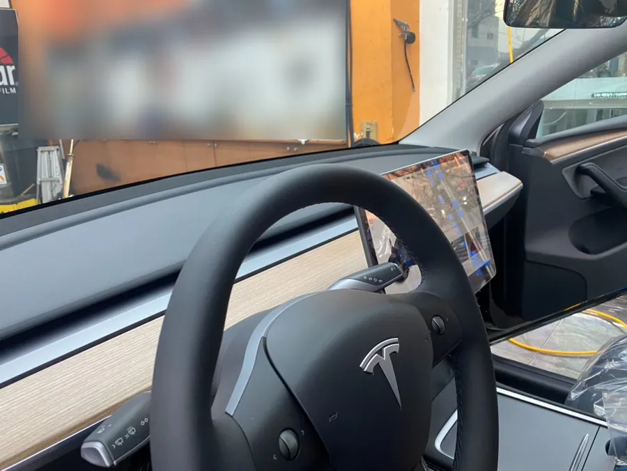 Tesla Model Yのカーフィルム施工事例｜費用目安・仕上がり 施工写真 2-1