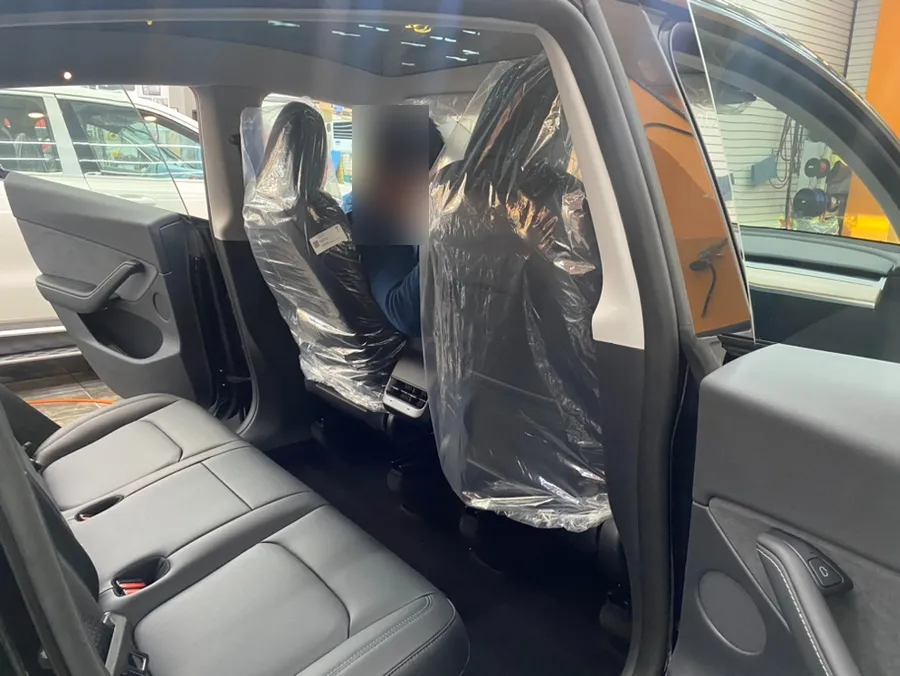 Tesla Model Yのカーフィルム施工事例｜費用目安・仕上がり 施工写真 1-2