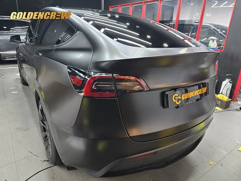 Tesla Model Yのカーラッピング事例|サテンブラックの高級感 施工写真 3-1