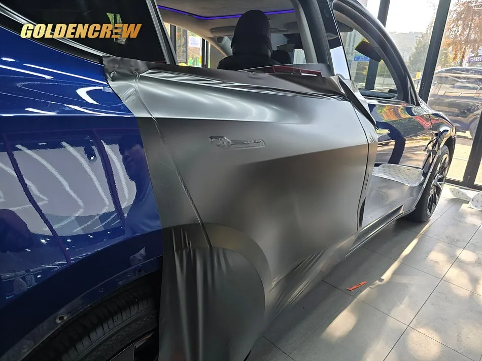 Tesla Model Yのカーラッピング事例|サテンブラックの高級感 施工写真 2-3