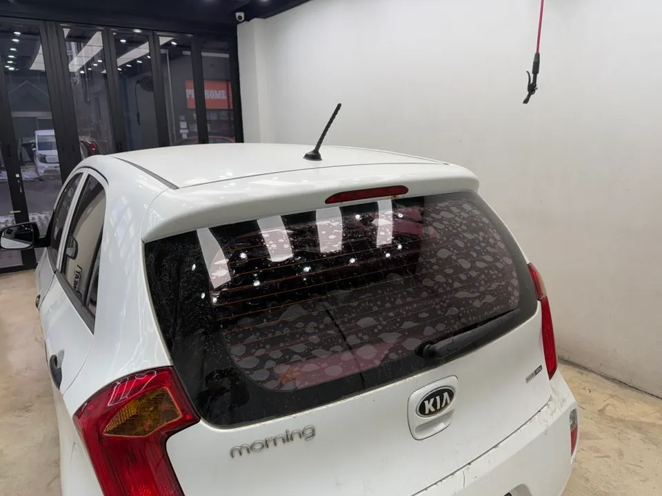 Kia Morningのカーフィルム施工事例|費用目安と仕上がり 施工写真 3-1