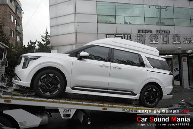 Kia Carnival KA4のカーオーディオ施工事例 施工写真 2-1