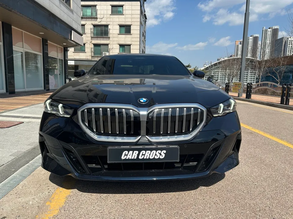 BMW G60のカーラッピング事例|キドニーグリルで個性を演出 施工写真 2-1