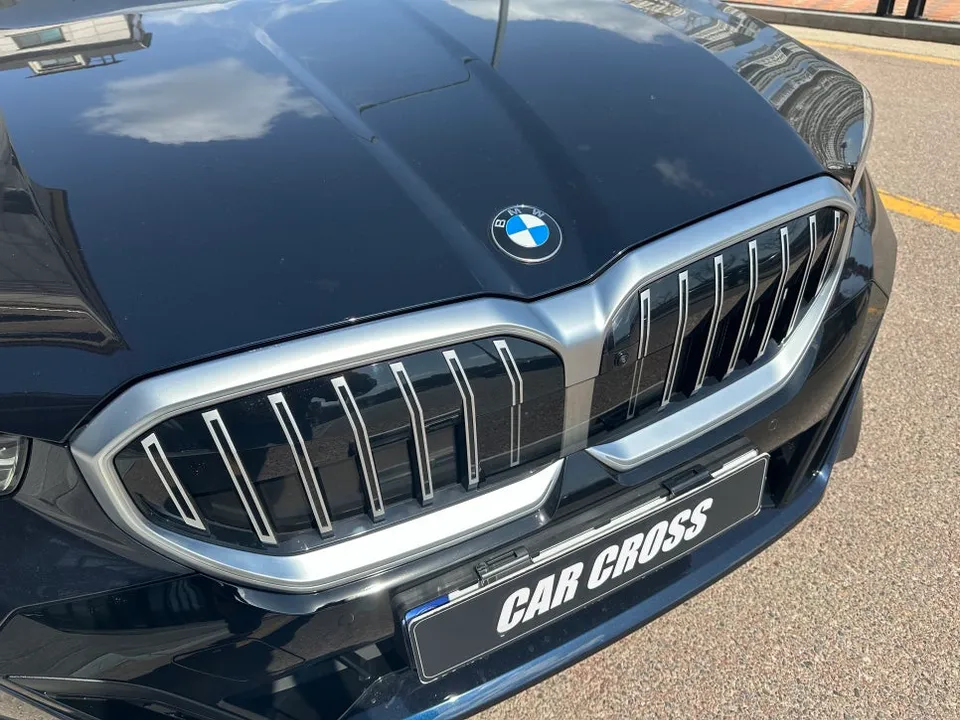 BMW G60のカーラッピング事例|キドニーグリルで個性を演出 施工写真 1-2