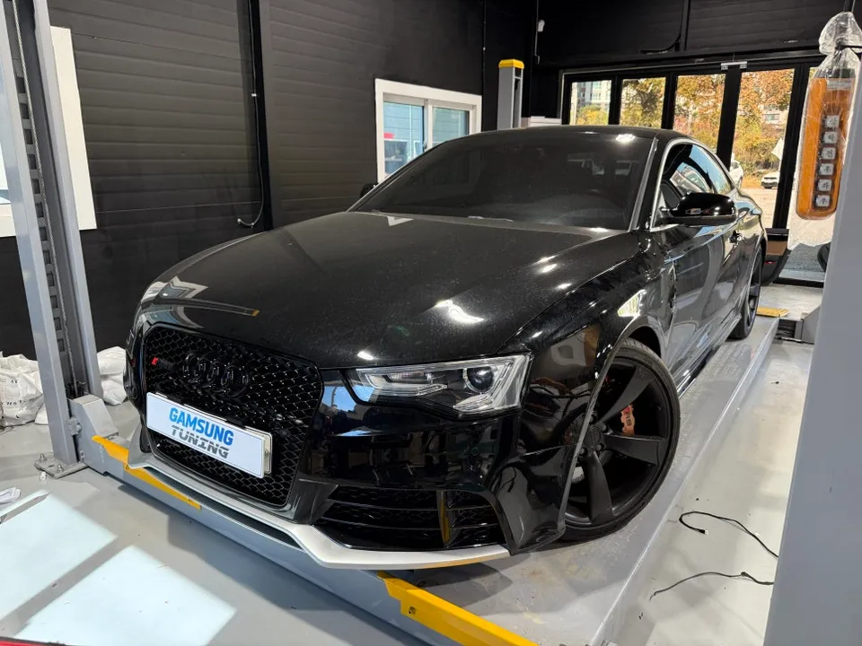Audi RS5 Ambient Lighting Review - Enhanced Interior Mood