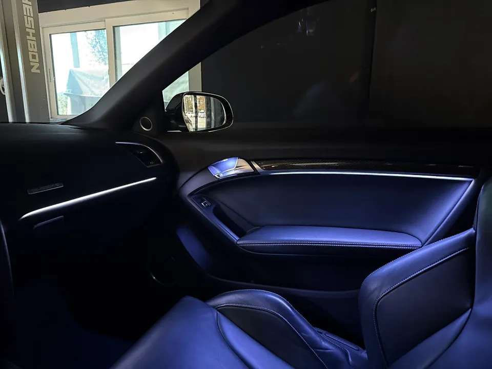 Audi RS5 ambient lighting - Audi RS5 Ambient Lighting Review - Enhanced Interior Mood photo 4