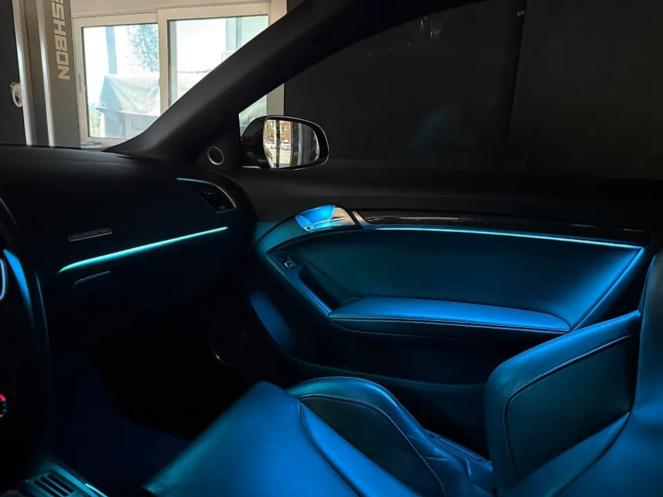 Audi RS5 ambient lighting - Audi RS5 Ambient Lighting Review - Enhanced Interior Mood photo 5