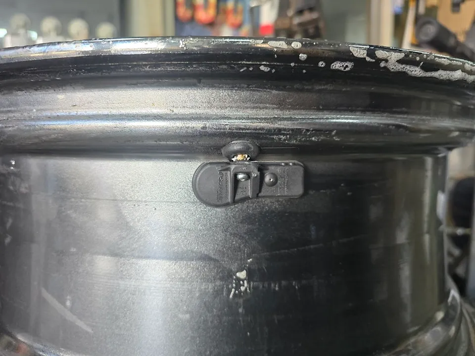 Kia Carnival Tire Valve Repair Review — TPMS Light Fixed photo 2