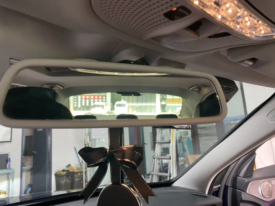 Mercedes-Benz Cクラスのドラレコ取付事例|費用目安・仕上がり 施工写真 2-3