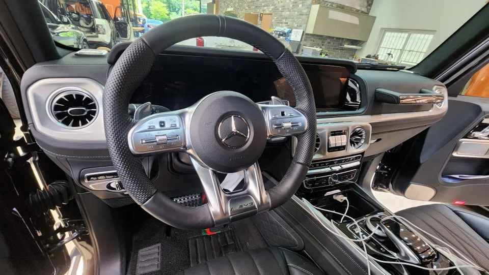 Mercedes-Benz G-Wagon G63 AMG interior customization - Mercedes-Benz G-Wagon G63 AMG Interior Customization Review photo 3