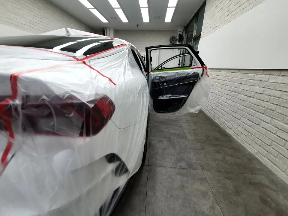 Kia K5 カーフィルム施工事例|断熱・スモークフィルムの費用目安 施工写真 1-3