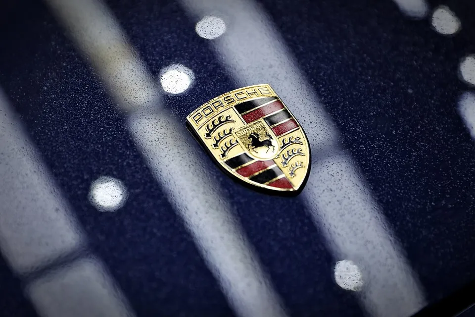 ポルシェ 911 カレラ ガラスコーティング事例|費用目安・仕上がり 施工写真 2-1