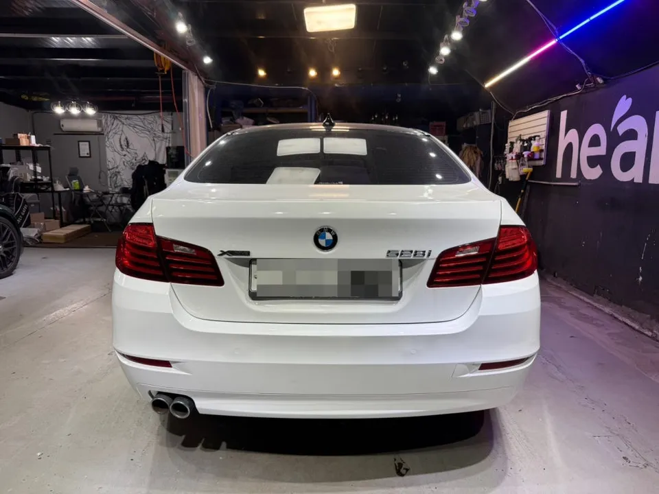 BMW 5 Seriesのカーラッピング事例|費用目安と仕上がり 施工写真 1-2