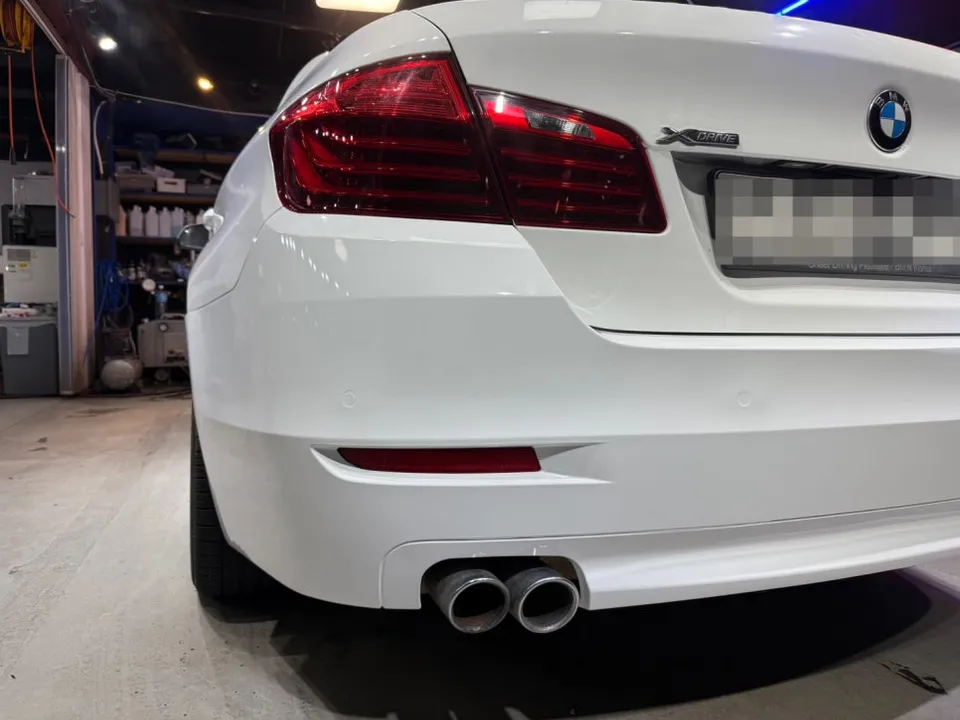 BMW 5 Seriesのカーラッピング事例|費用目安と仕上がり 施工写真 2-2