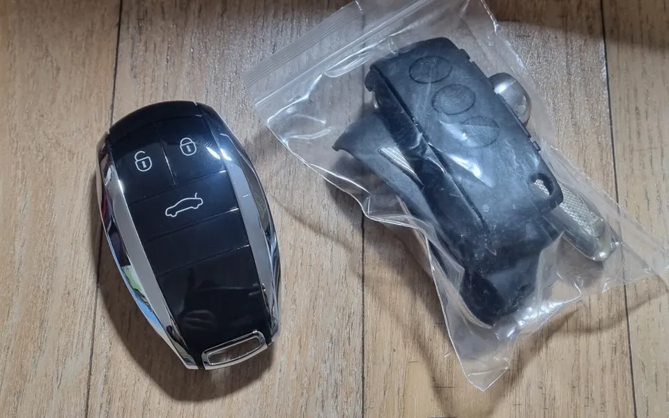 Bentley Flying Spur oem options - Bentley Flying Spur OEM Options Review: Digital Key Upgrade photo 4