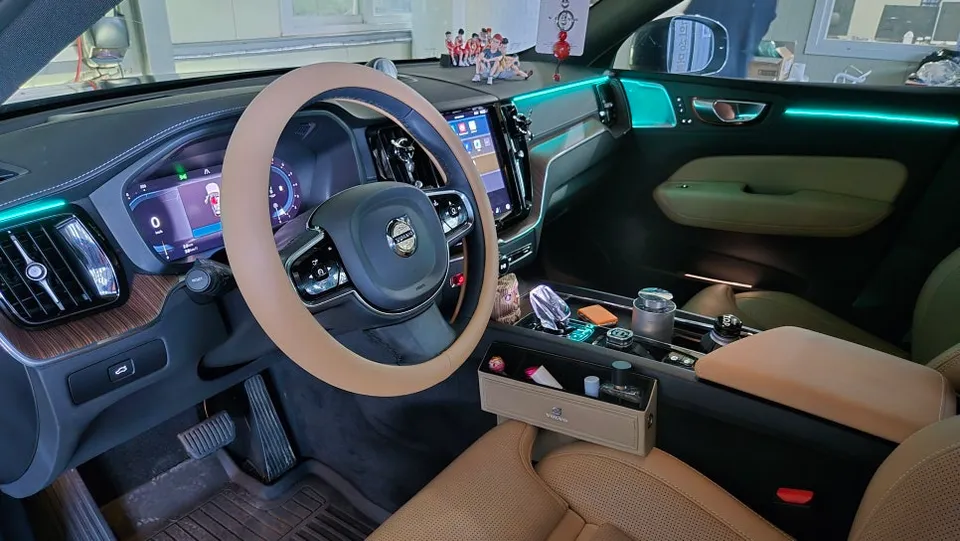 Volvo XC60 ambient lighting - Volvo XC60 Ambient Lighting Review: Acrylic Install Cost photo 4