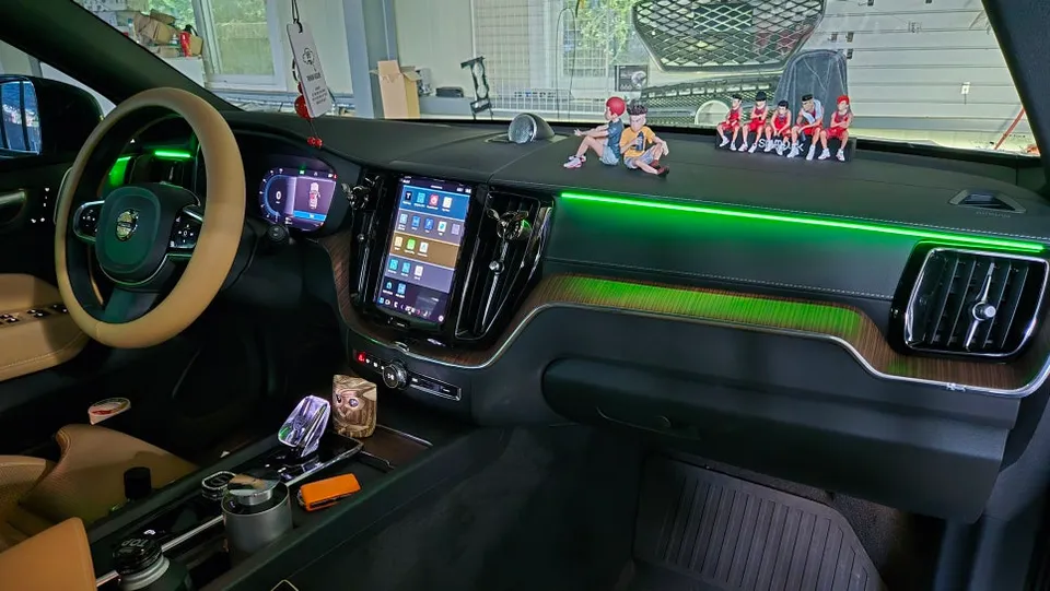 Volvo XC60 ambient lighting - Volvo XC60 Ambient Lighting Review: Acrylic Install Cost photo 5