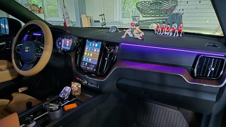Volvo XC60 ambient lighting - Volvo XC60 Ambient Lighting Review: Acrylic Install Cost photo 6