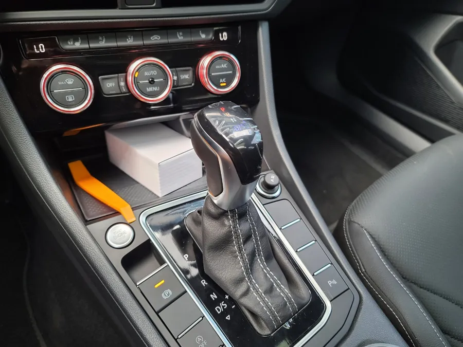 Volkswagen Arteon steering wheel - Volkswagen Arteon LED Gear Shift Knob Customization Review photo 4