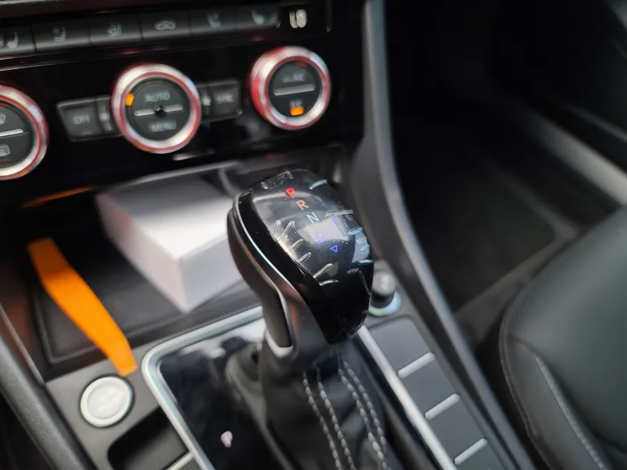 Volkswagen Arteon steering wheel - Volkswagen Arteon LED Gear Shift Knob Customization Review photo 5