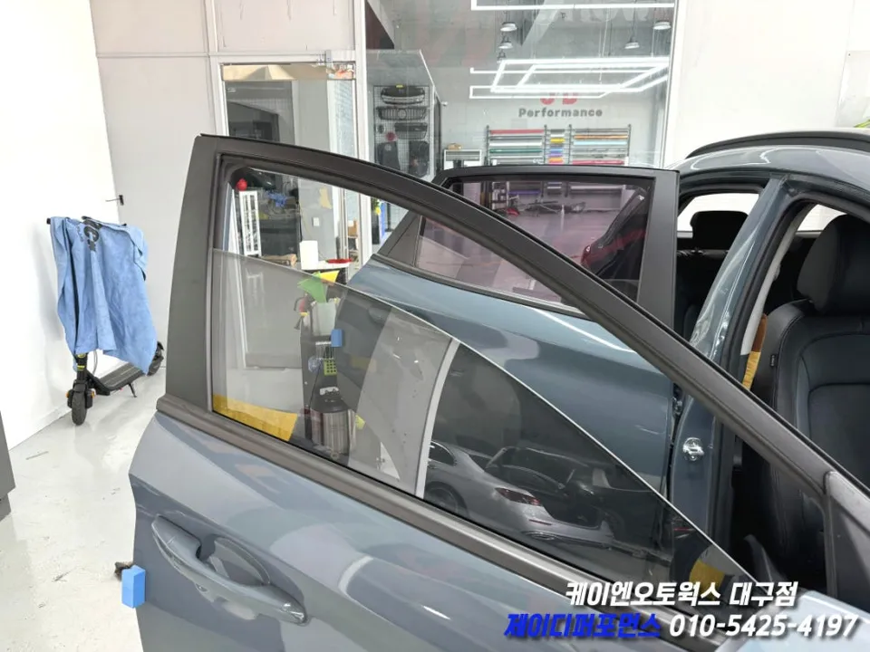 Hyundai Konaのカーフィルム施工事例 施工写真 3