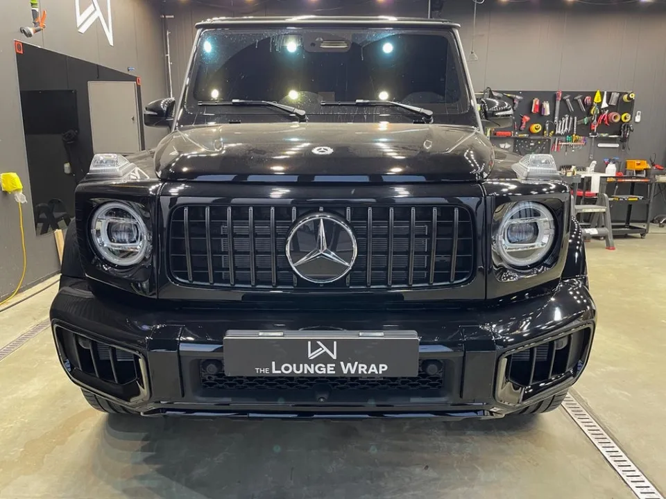 Mercedes-Benz G-Wagon vinyl wrap - Mercedes-Benz G-Wagon Vinyl Wrap: Chrome Delete for All-Black Loo photo 3