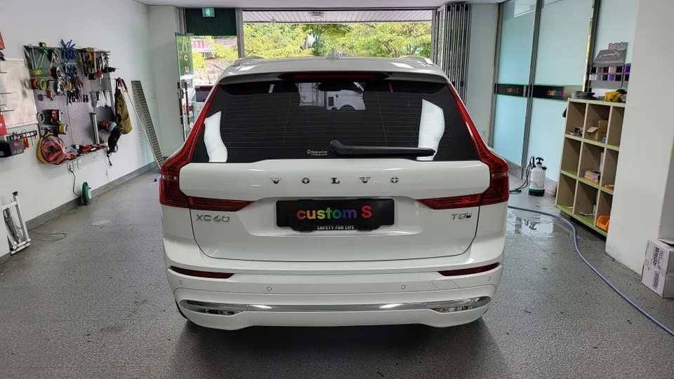 Volvo XC60 PPF施工事例｜部分施工の費用と仕上がり 施工写真 2-1