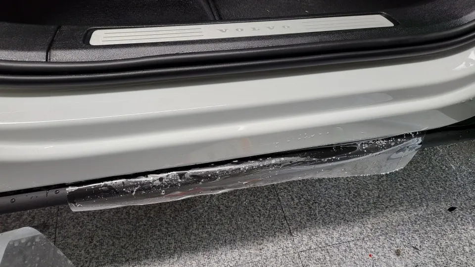 Volvo XC60 PPF施工事例｜部分施工の費用と仕上がり 施工写真 1-3